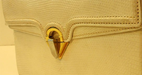 GUCCI Vintage Lizard Shoulder Bag - Off-White